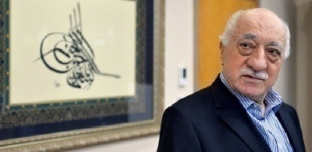 La télévision publique turque annonce la mort du prédicateur Fethullah Gülen