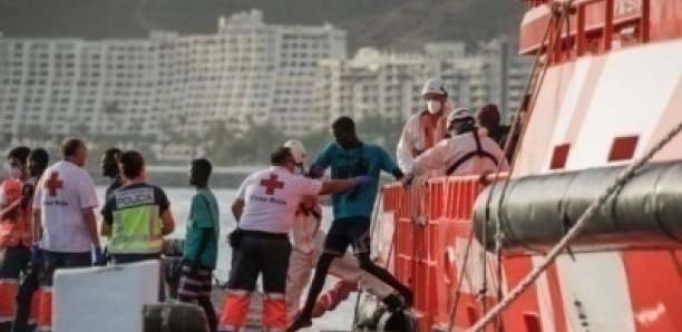 Migration irrégulière vers les Canaries : une pirogue du Sénégal avec 231 personnes, dont 58 mineurs, un record historique pour l'île de Gran Canaria