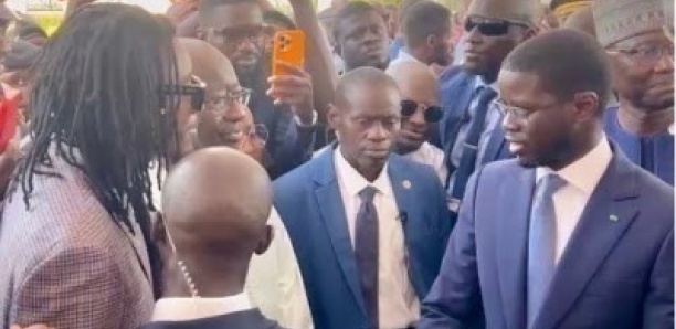 Wally Seck avec Mr le président de la république Bassirou Diomaye Faye à l'État Major des Armées