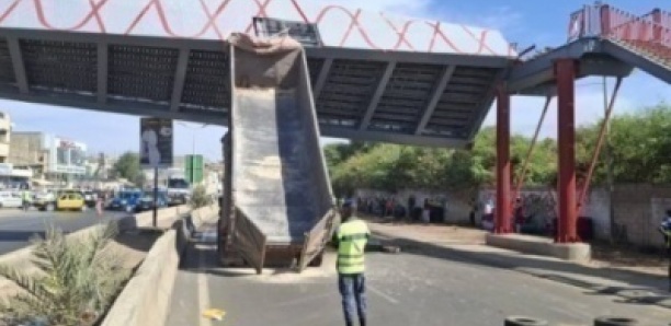 Yoff-Tonghor : L'Ageroute a procédé à la dépose de la passerelle percutée par un camion