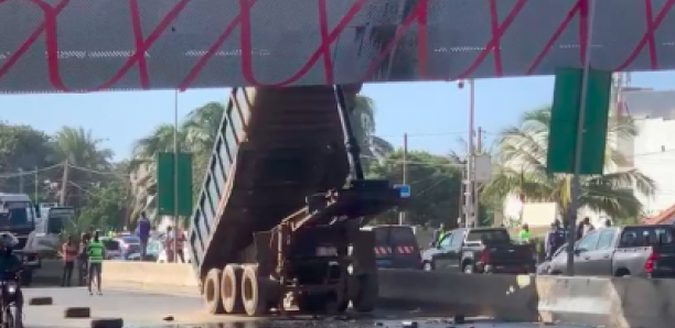 Yoff- Un camion heurte la passerelle de Tonghor