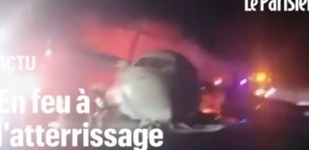 Le train d'atterrissage d'un avion prend feu, les passagers sains et saufs