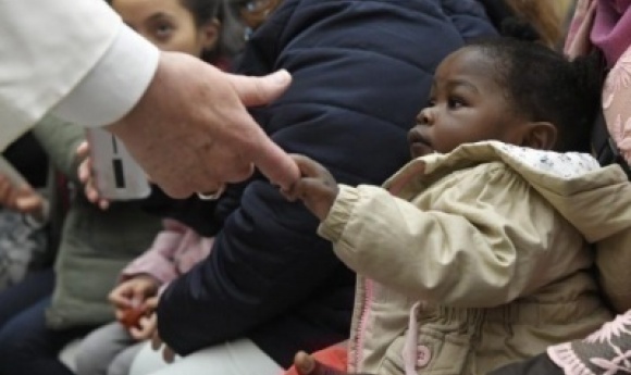 Vatican : Le Pape François Se Solidarise Avec Un Enfant Du Sénégal