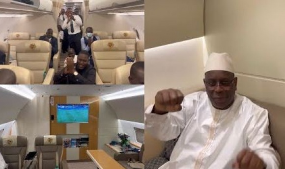 Senegal-cameroun : Les Buts Et L'explosion De Joie De Macky Sall Dans L'avion Présidentiel!