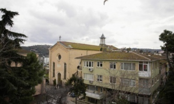 Attaque Meurtrière Dans Une église Catholique à Istanbul : Deux Suspects Arrêtés