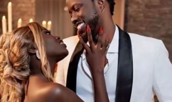 En Couple ? Bass Thioung Et Fatou Ndiaye Posent Comme Des Amoureux