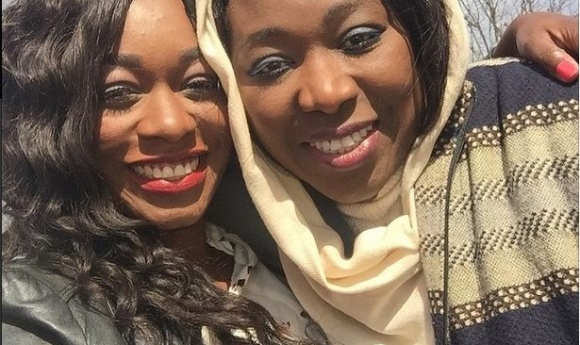 Khady Ndiaye Bijou En Parfaite Harmonie Avec Sa Mère