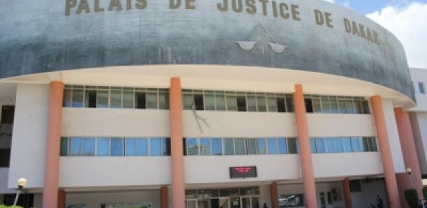 Tribunal de Dakar : une dame s'évanouit en pleine audience et ...