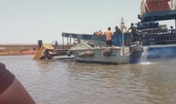 Bac De Farafenni : Un Camion Dérape Et Termine Sa Course Dans L’eau