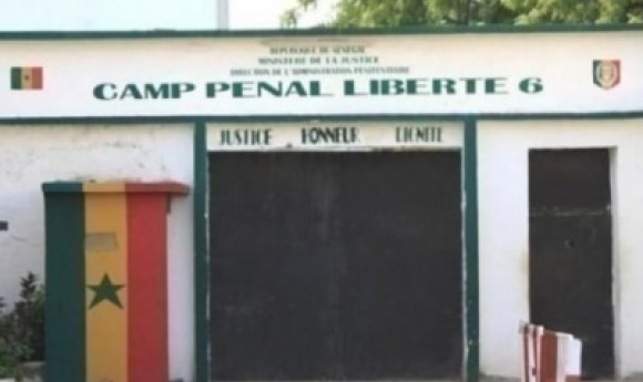 Mutinerie Au Camp Pénal : Affrontements Entre Détenus Et Matons