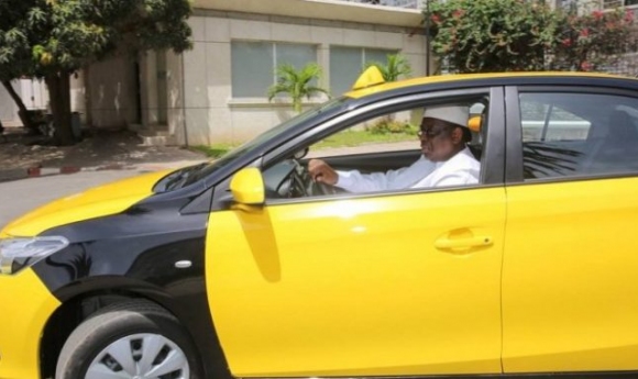 Macky En Taxi, Pour Une…raison Surprenante