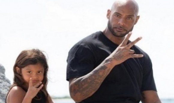 People: La Fille De Booba Attaquée, Le Rappeur Et Ses Fans Réagissent