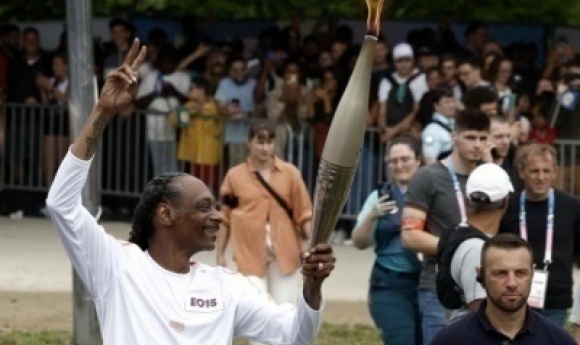 Jo Paris 2024 : Snoop Dogg Porteur De La Flamme à Saint-denis