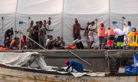 Immigration : Une Pirogue De 150 Personnes Au Départ à Dakar, Est Arrivée à El Hierro Avec 131 Migrants Après 14 Jours De Voyage...