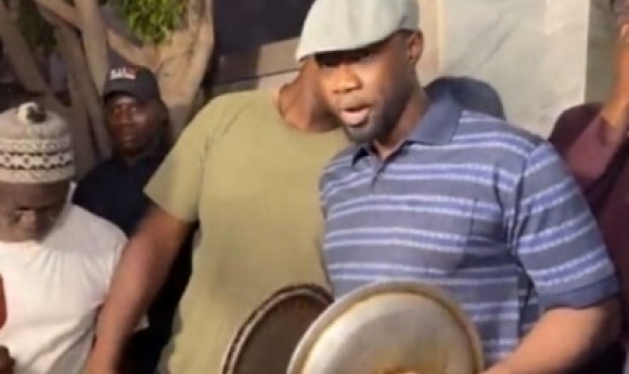 Scandales Au Sénégal : Yaw Reprend Ses Concerts De Casseroles Et Ses Rassemblements